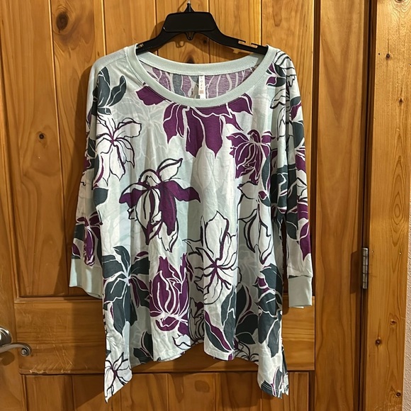 COZY 3/4 Sleeve Sharkbite T - Picture 1 of 7